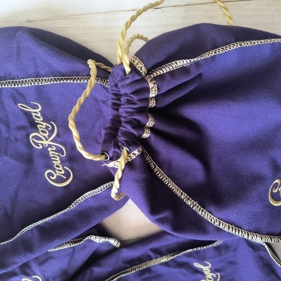 Lot of 10 Crown Royal 9" Purple Drawstring Bags Medium size - Picture 5 of 7